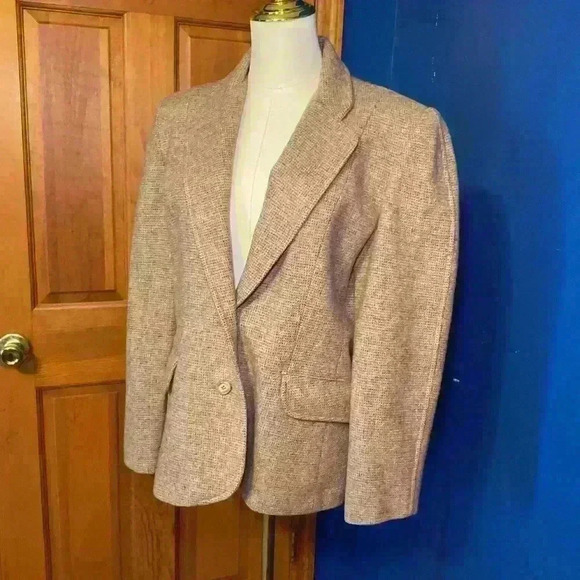 Wool Blazer made in Uruguay. Brown/tan tweed with cream lining. Size 15/16 - Picture 2 of 7